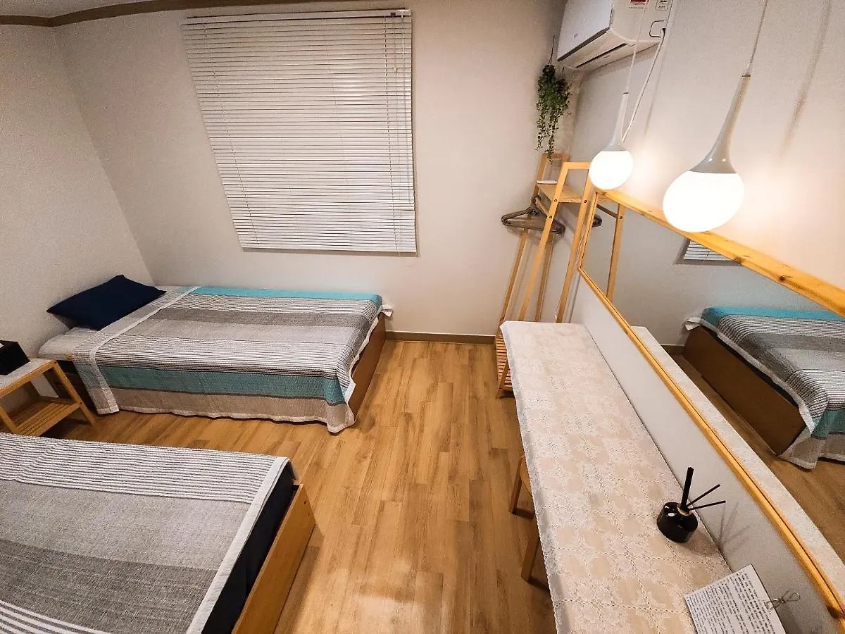 Villa 3 Rooms For Rent Near Mapo-Gu Office Station, Mapo-Gu, Seoel Zuid-Korea