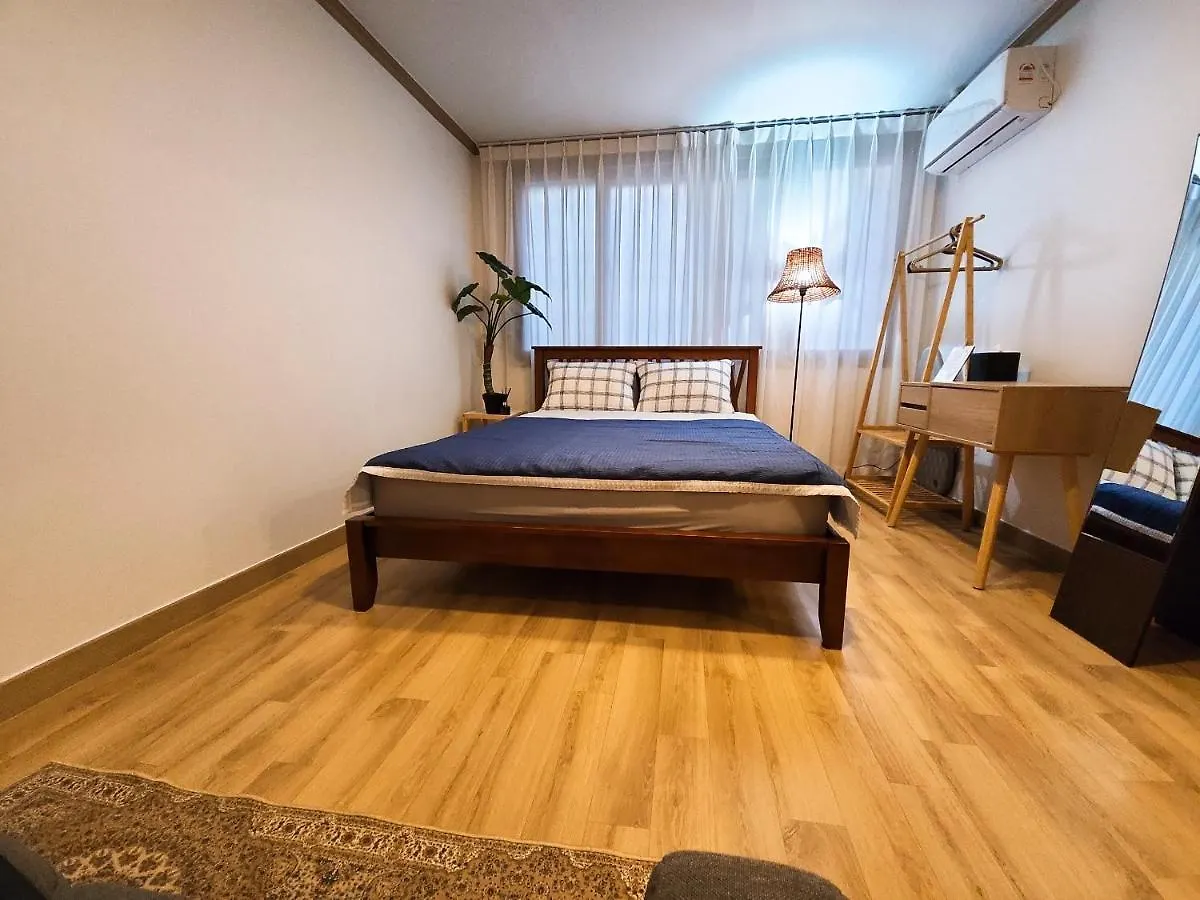 Villa 3 Rooms For Rent Near Mapo-Gu Office Station, Mapo-Gu, Seoel