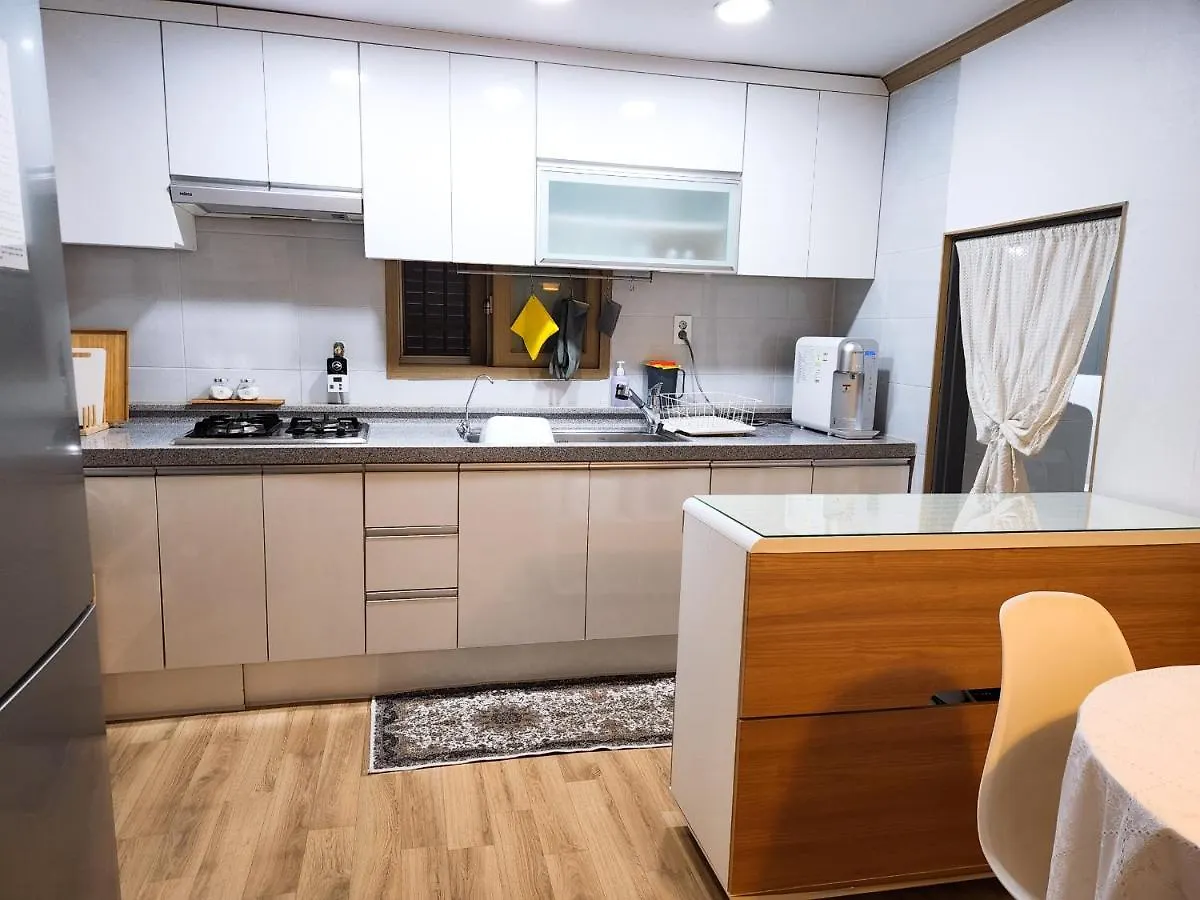 3 Rooms For Rent Near Mapo-Gu Office Station, Mapo-Gu, Seoul South Korea